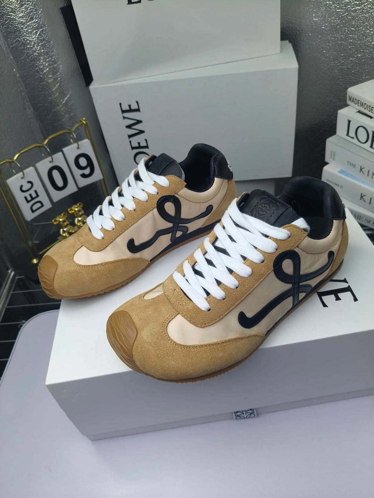 Loewe classic Sneaker 2-005